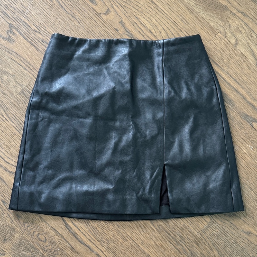 Maeve by Anthropologie faux black leather mini skirt size 6